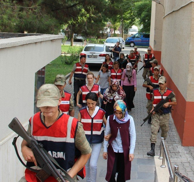 RaufAtillaPolat's tweet image. ‘'Reis bey;

'Dikkat ediniz! Kuran talebelerini mahkum etmek;

Bu mübarek vatanın başına bir KIYAMET kopmasına vesile olmaktır…’'

(Bediüzzaman)