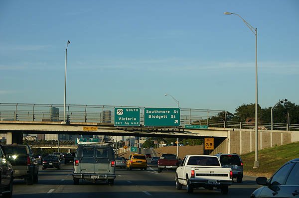 HOUSoutheast's tweet photo. Southmore Bridge rebuild project will be a major inconvenience, however the new bridge will be such more beneficial and up to date for the area.  What are your thoughts? #HOUsoutheast
 https://t.co/AZkMWgg3qX https://t.co/e5OqDuBdBc