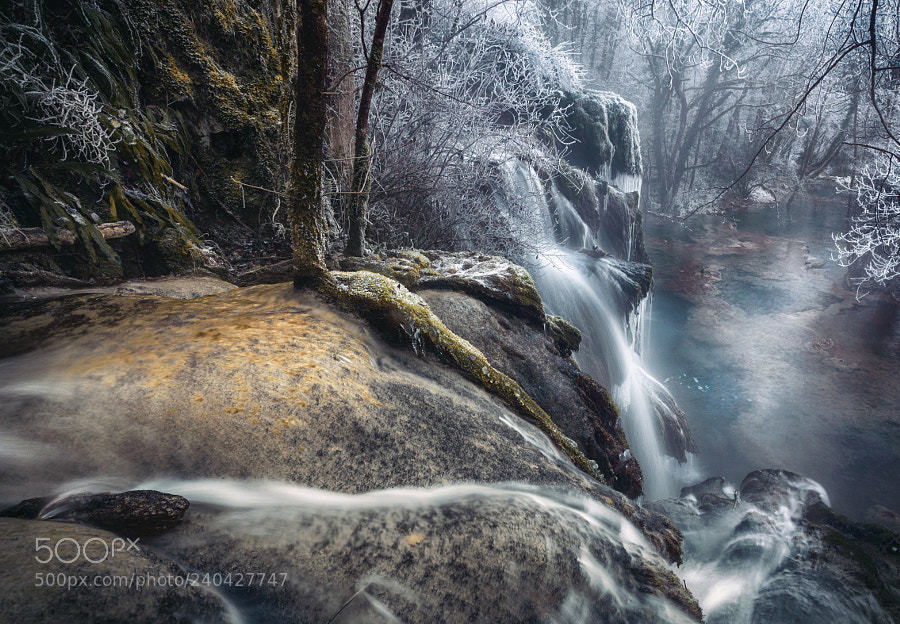 ZaibatsuPlanet's tweet photo. Winter waterfall by davidgianos #photo https://t.co/5JukRYP2IN