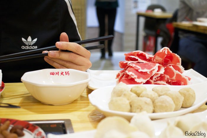 boka2blog's tweet photo. 📣NUEVO POST📣 ¿Sabes qué es un #HotPot?🍜 Hemos visitado el restaurante chino Yue-Lai en #Madrid y ¡nos ha encantado!😍 ¿Quieres ver lo que comimos?👉 https://t.co/5wakqRIFDN 👈 #foodie #Gastronomia #restaurantechino https://t.co/h5jtGlB8ym