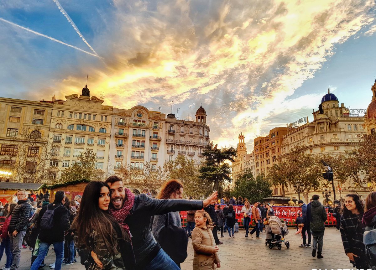AlainRocbenOff's tweet photo. Magnifique journée en amoureux a Valencia♥️ perso j adore cette ville qu'en pensez vous ? https://t.co/F94bNnMAZ4