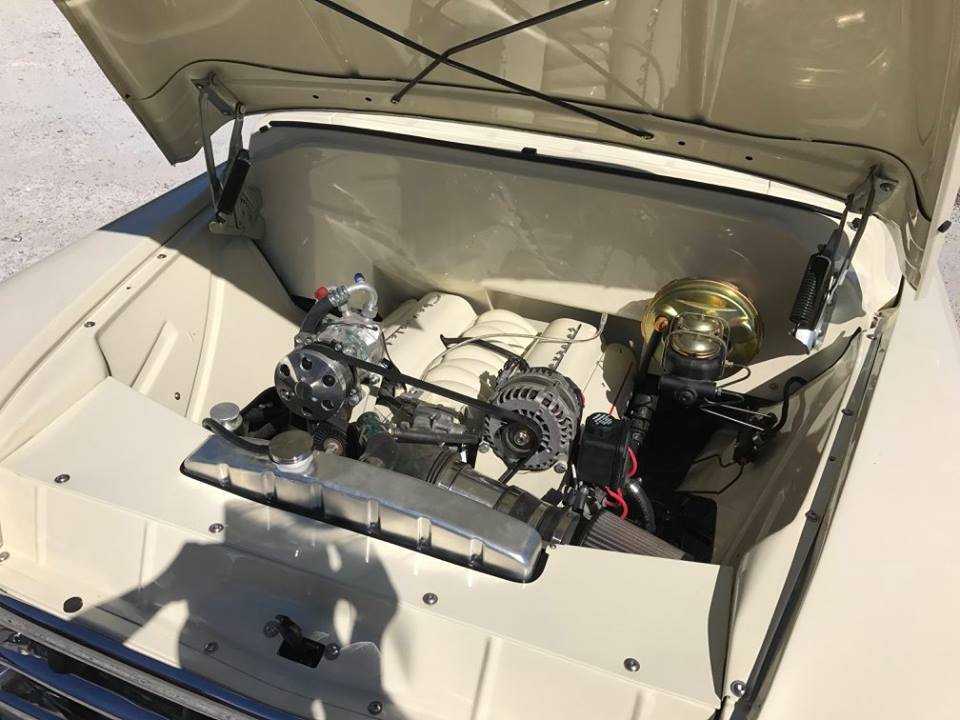 HotwireAuto's tweet image. A gorgeous truck with our 5.3/4l60-e harness on it. In fact, the owner of the truck, Ryan Wheat, took it to the Run to the Sun car show in Myrtle Beach, SC, and won truck of the year at the first show it was in!