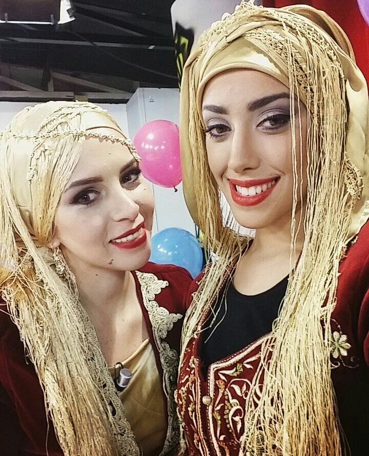_WorldFamouss's tweet photo. صور للنجمة 👇
الجزائرية #منال_حدلي Hadli_Manel
باطلالة رائعة باللباس التقليدي الجزائري 💕
#karakou #Algerien #traditionnel
#beur_tv #ambiance #khaloui_show
#manelhadli 🎤
#ArabIdol 🎵
#magazine_stars https://t.co/qP512qzJHl