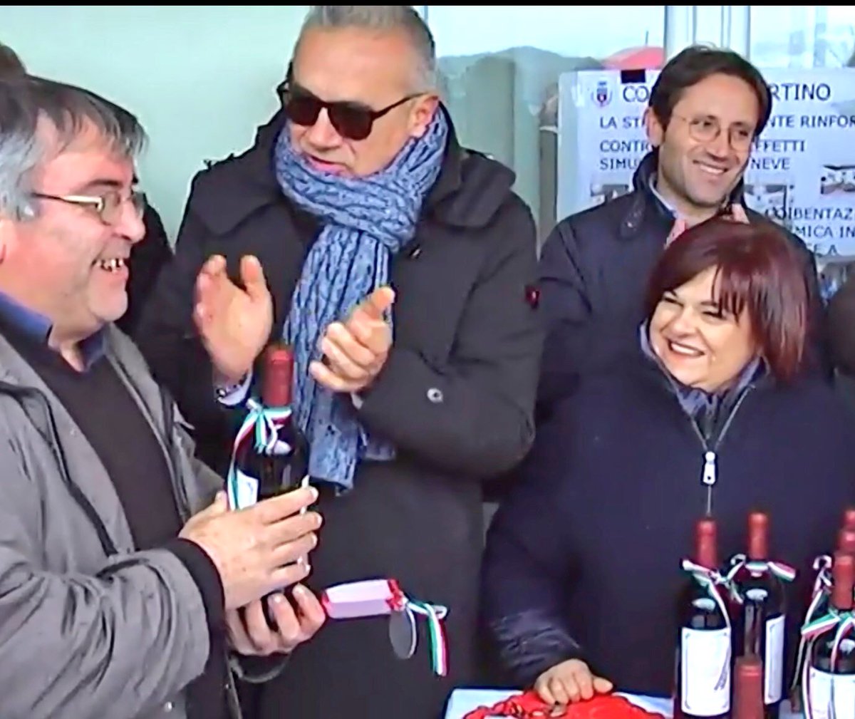 stefaniapezzopa's tweet photo. A #Cortino #Teramo consegna di 20 Strutture Abitative di #Emergenza (SAE) e inaugurazione nuova Sede municipale, #Farmacia comunale, #Ambulatorio medico, Ufficio postale e #Scuola Primaria e dell'Infanzia con @paola_demicheli @lucianodalfonso #GabrieleMinosse https://t.co/yREt2BR8A7