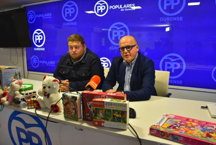 PPdeOU's tweet photo. .@NovasDeOurense recolleu máis de 500 quilos de alimentos, 3.000 prendas e 1.000 xoguetes nas súas campañas de Nadal #RepartindoSorrisos https://t.co/7QkRdYyN2V