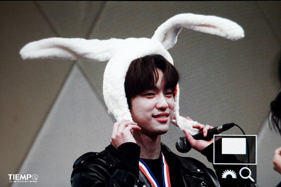 TIEMPO_JY's tweet photo. 171227 대구 팬싸인회 녕토끼🐰 #진영 #Jinyoung #GOT7 https://t.co/4KTk8dW1Bv