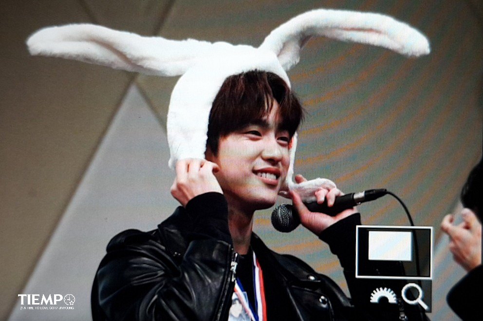 TIEMPO_JY's tweet photo. 171227 대구 팬싸인회 녕토끼🐰 #진영 #Jinyoung #GOT7 https://t.co/4KTk8dW1Bv