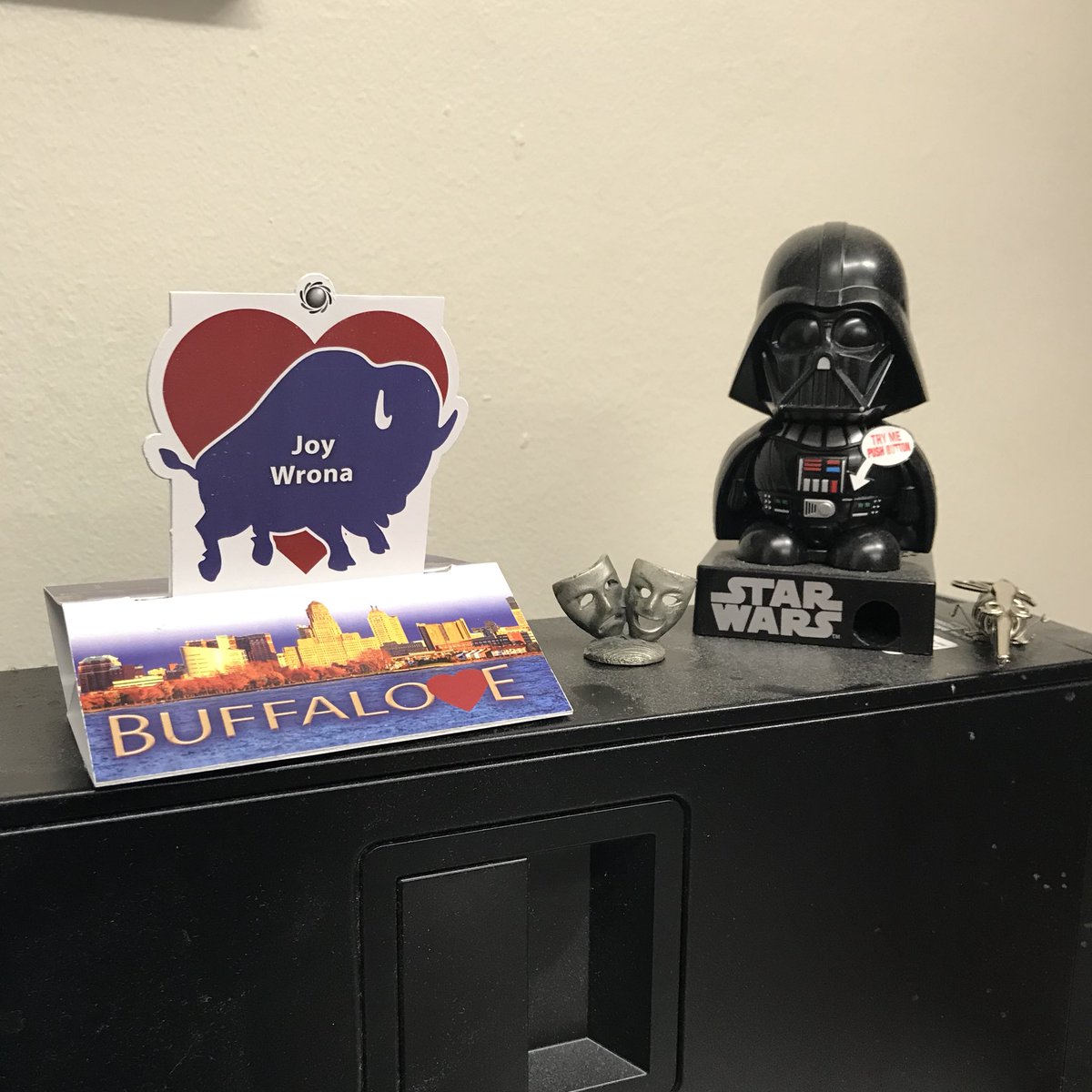 Theatrechick73's tweet photo. Proudly displaying my personalized  #BuffaLove courtesy of @mktgtech Marketing Tech. Love it! https://t.co/RH7Xgzpxr4