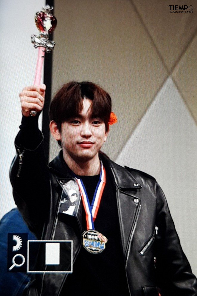 TIEMPO_JY's tweet photo. 171227 대구 팬싸인회 짜자잔~🌟 #진영 #Jinyoung #GOT7 https://t.co/xUjjWqaqFI