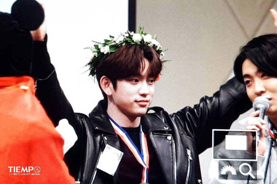 TIEMPO_JY's tweet photo. 171227 대구 팬싸인회 짜자잔~🌟 #진영 #Jinyoung #GOT7 https://t.co/xUjjWqaqFI