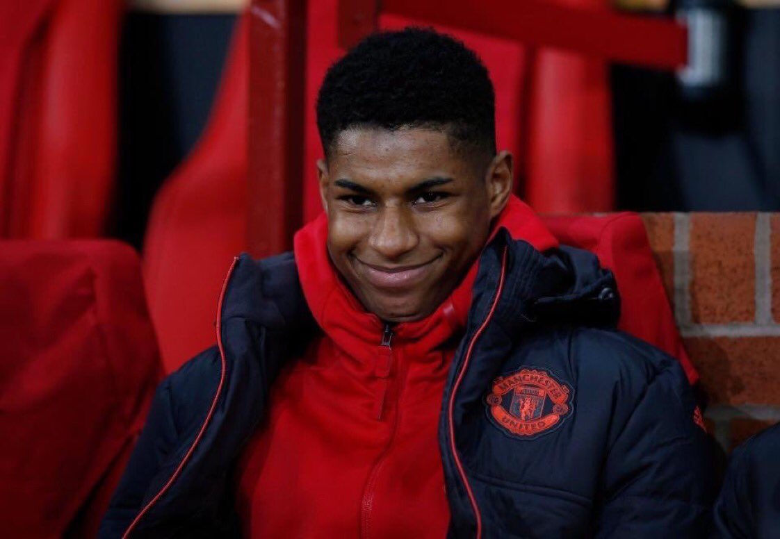 TaskiMushwana_'s tweet photo. Manchester United in the last couple of games. #MUNBUR  Lose to Bristol City.  Tie a game against a team with 10 men when they were up in the game.  Concede two to Burnley in the first half, who average less than a goal a game. https://t.co/TmGWyuVkHs