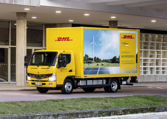 flotauto's tweet photo. #FlashActu - Norauto et Parkopoly : un service de voiturier pour les pros -  Les premiers Fuso eCanter débarquent en Allemagne - Restructuration de Toyota Motor Europe https://t.co/PbM4hQI0xq https://t.co/bWia5v2pkz