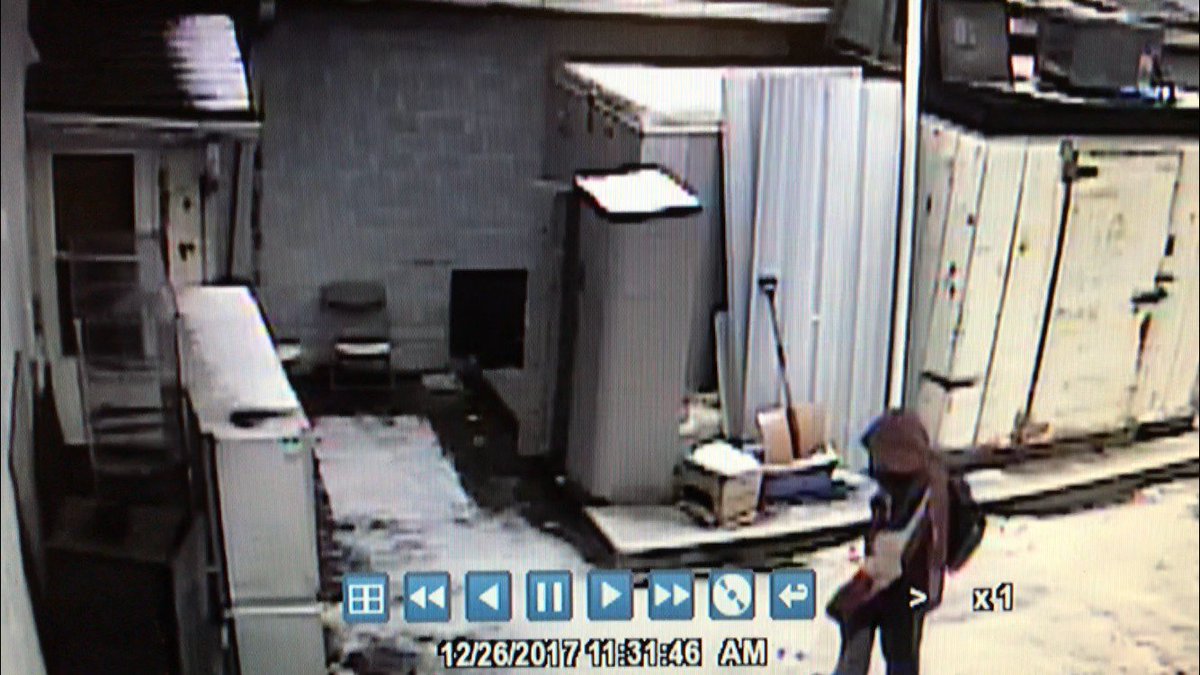 FranklinCityPD's tweet photo. Franklin Police are trying to identify the person seen in these photos in connection with a break-in at an area business.  Anyone with information is asked to call the FPD tip-line at (317) 346-1100. https://t.co/GwPMVkdIwU