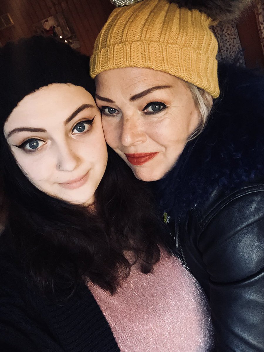 Doug on Twitter: "Wow beautiful mother and daughter... 🌹 All the best for  the coming year 🥂… "