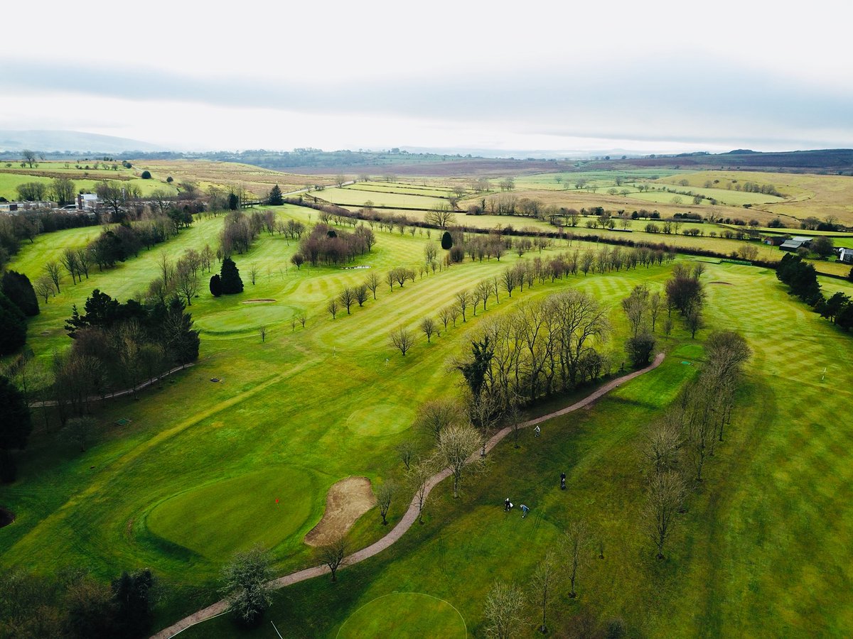 Barg_golfclub's tweet photo. Aerial photos of the course and the scenic views that can be seen when playing #Drone #Golf #Bargoed https://t.co/VnfAJhAPoz