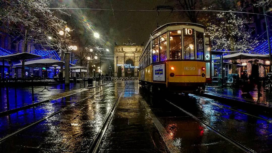 turismomilano's tweet photo. #LAVOSTRAMILANO
Ecco un modo insolito per visitare #Milano in questi giorni di festa! Prendete un tram e godetevi le luci della città dai sui finestrini! Siamo in corso Sempione tornato a splendere per Natale! Pic: IG/andreacastorinaphoto
#YesMilano #VisitMilano #NataleaMilano https://t.co/7nbkXMeqwd