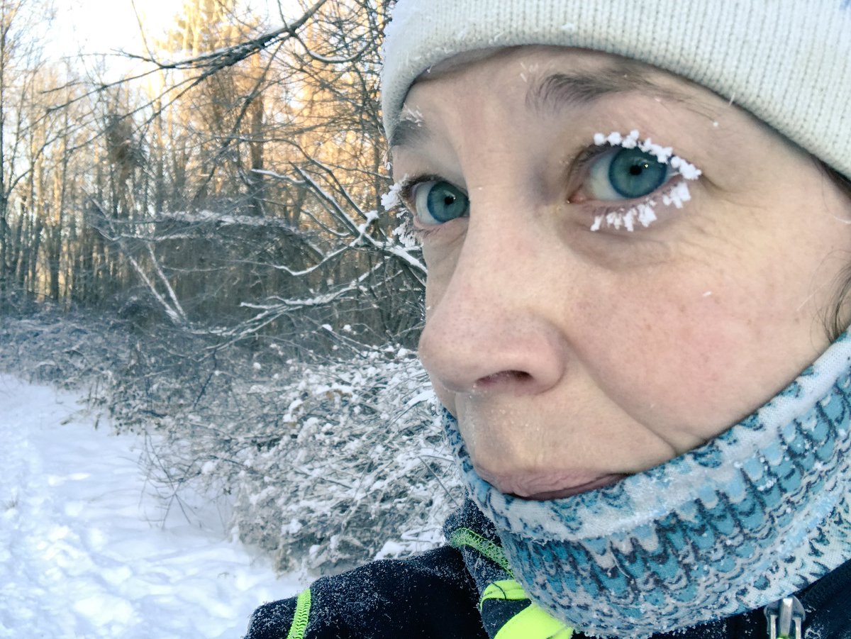 rebicca's tweet photo. This week in #trailrunning fashion: frozen #eyelashes.  #trendsetter #naturallook #articlook #run #epiclashes #newenglandstyle https://t.co/guOWPk471n