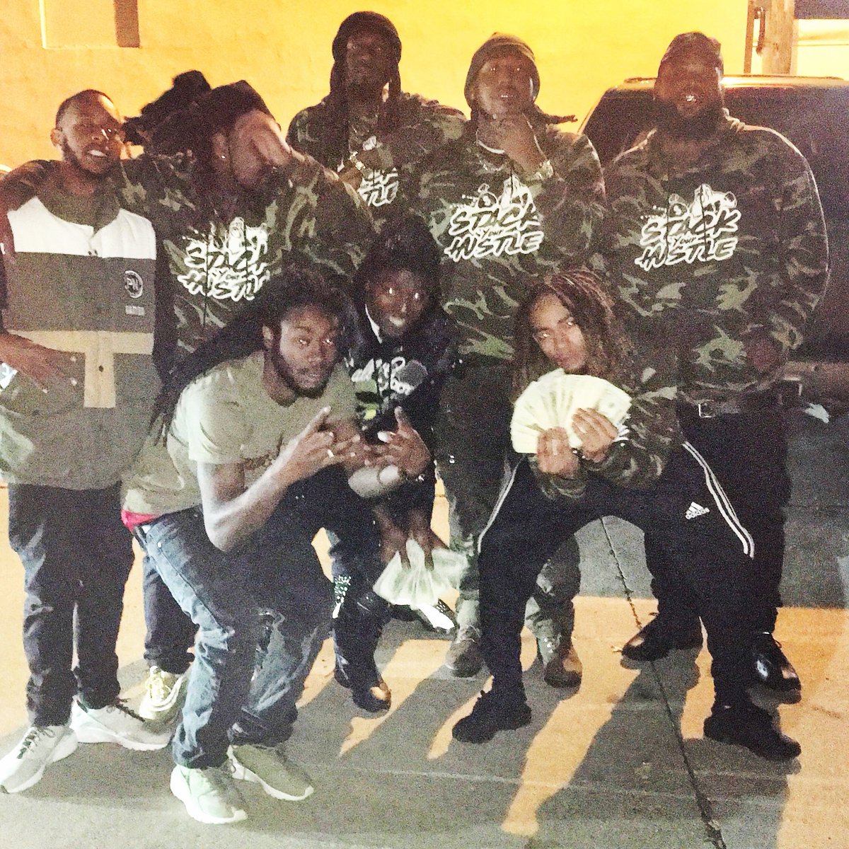keepdatshit_200's tweet photo. You gotta understand the meaning 🤞🏾💯🦍When building yourself outta trap situation🙌🏾 #SYH #STACKYOURHUSTLE #5700 #IDLEWILD #SYHapparel #I’ll-die-wild for this🗣 https://t.co/c7qN9rFH7S