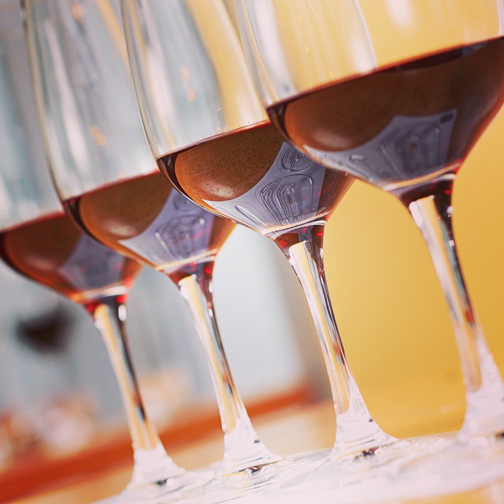 No better way to jump back into the week than with Wine Wednesday! Join us to drink any wine flight today for only $13. Red? White? Rosé? All sure to warm you up! #bin36 #chicagowineauthority #holidaysareforwine #winewednesday #winewednesday🍷 #wineflights #wineislife #winetime