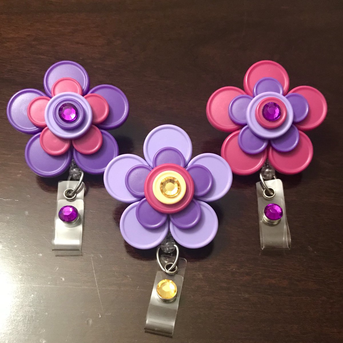 yourfavoriteRN1's tweet photo. Pretty Purple 3 pack πππ #craft #makersgonnamake #handmade #upcycle #vialcaps #badgeholder #badge #nurse #rn #travelrn #lpn #peds #nursesrock #pharmacy #nursingstudent #shoponline #etsy #etsyshop #etsyseller #gift #gifts #Birthday #etsygifts #birthdaygift https://t.co/wDgwPRbVfi