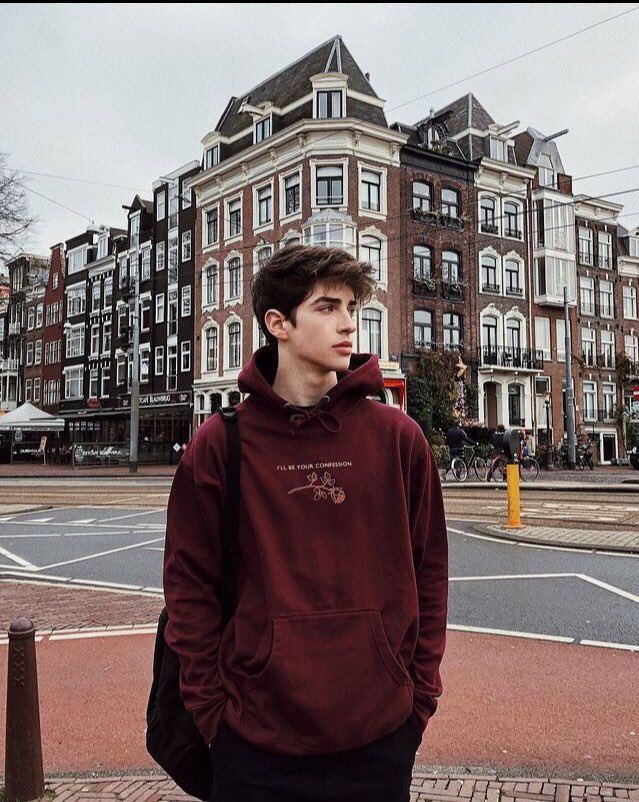 Hey my names cole
20
Straight
Rt?