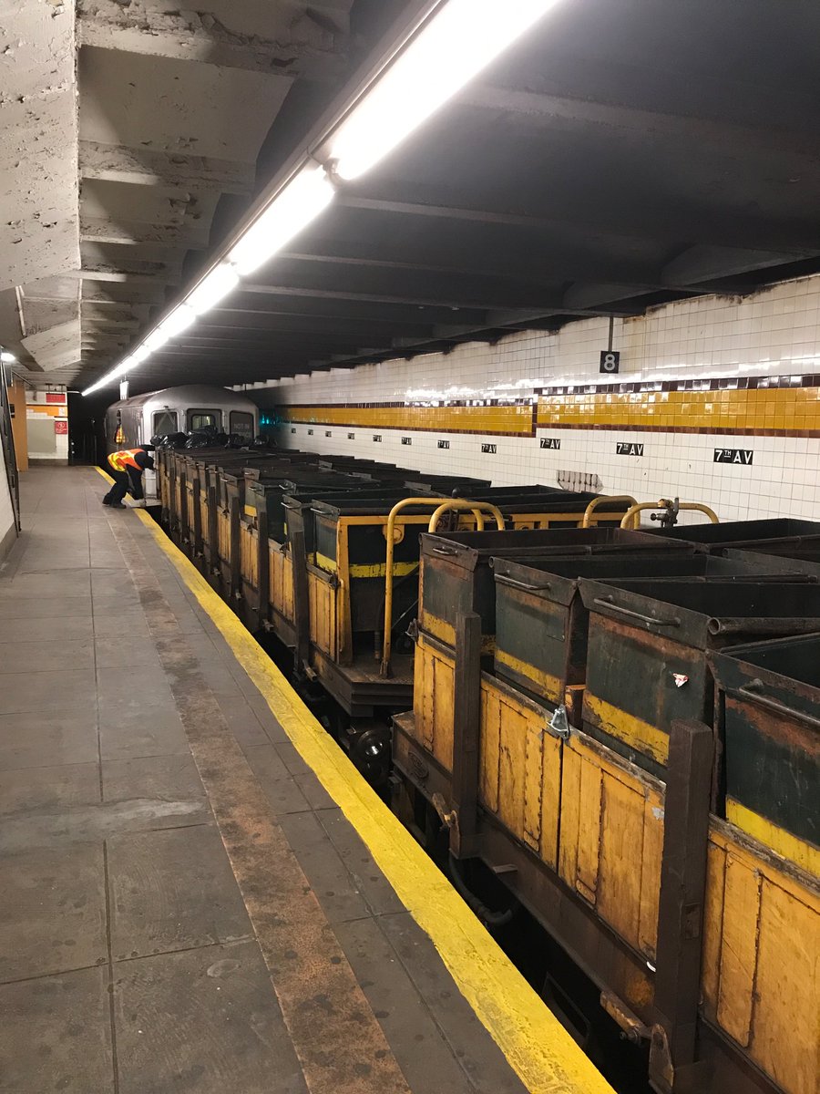 timscross's tweet photo. Rare daylight sighting of NYC subway garbage scow ... Meaning an extra-slow F train, whenever it happens by ... https://t.co/yrrCDcu3qj