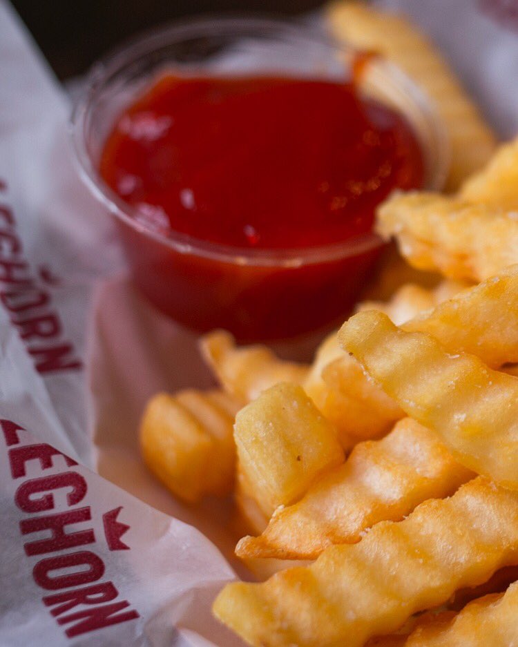 LeghornChicken's tweet photo. When I dip you dip we dip. #catsup https://t.co/EDefpV4un0