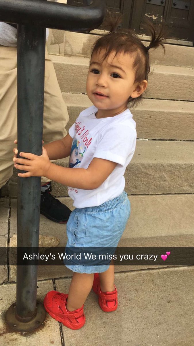 DesireSapphire's tweet photo. #AshleysWorld 🌎💕 https://t.co/UZhKoCSEUS