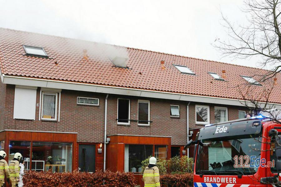 🚨 Brand mogelijk door vuurwerk in woning aan het Sterrenbos 112.press/Q7ptzW #Ede #112Nieuws https://t.co/wott1JcW2m