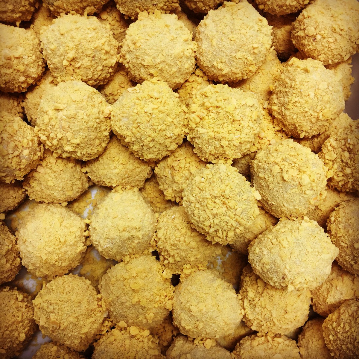 creoquete's tweet photo. - ¡Estás obsesionado con la comida!
- No sé a qué te refieres croquetamente... 💛 #croquetas https://t.co/2RYztX9Szm