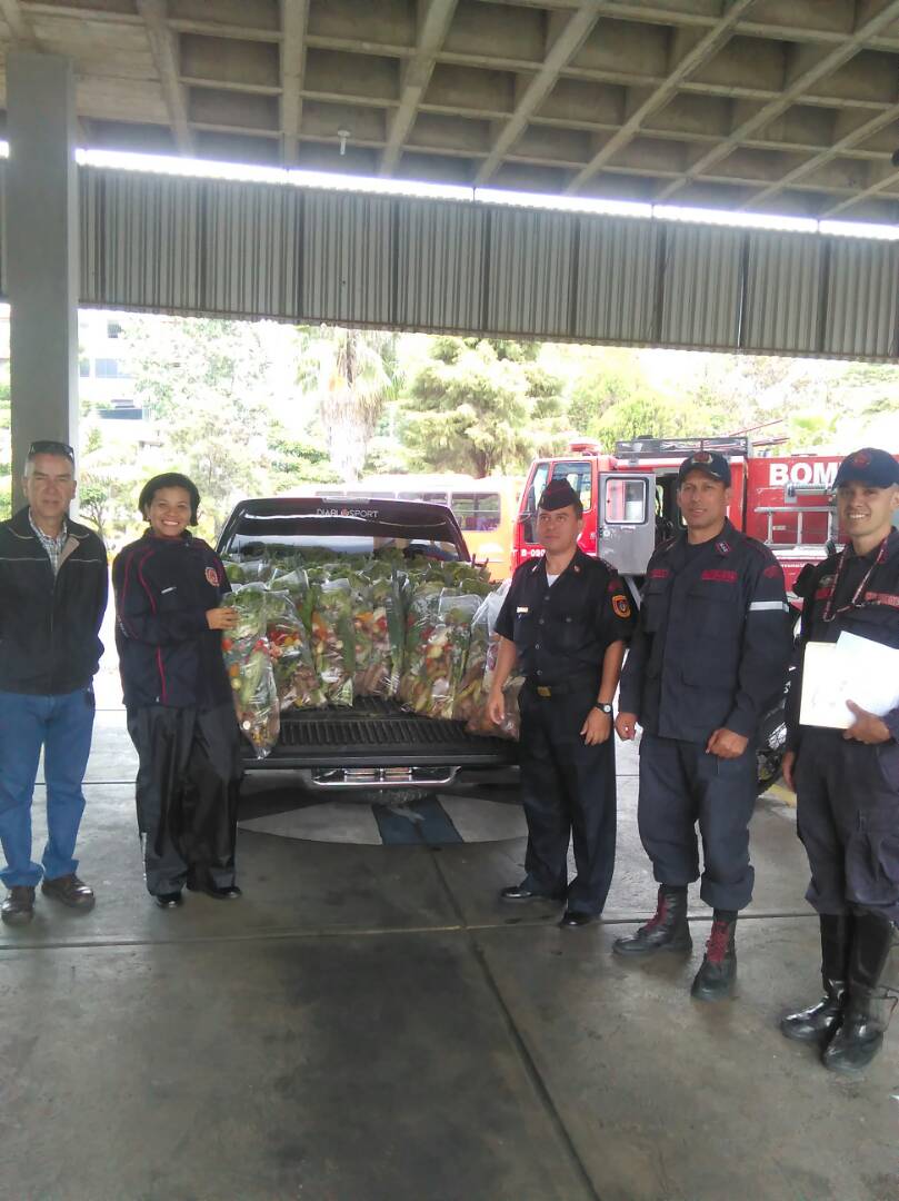 bomberos_merida's tweet photo. y al presidente de #Emcodialsa Lcdo. Alexis Sosa y su valioso equipo de trabajo por las bolsas de verduras para nuestro personal a precios economicos https://t.co/fvSobHKzQ6