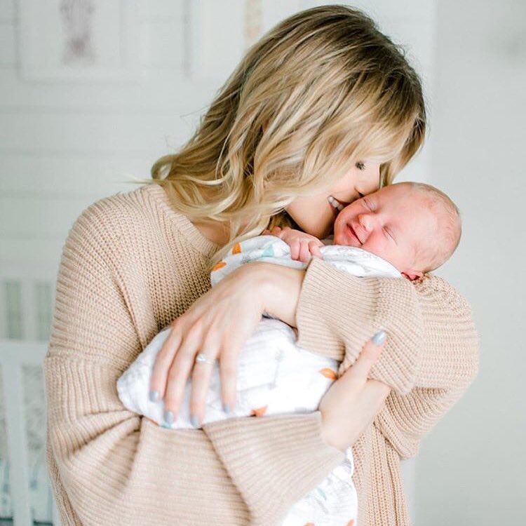 PromisePrenatal's tweet photo. Congratulations @thecakebyhannah on the arrival of Knox Chandler! Best Christmas gift ever. He is absolutely perfect. #bestchristmasgift #momblogger #healthypregnancy #mindfulliving #allnatural #prenatalvitamins #newborn #promiseprenatal https://t.co/XAzQsN0Guz
