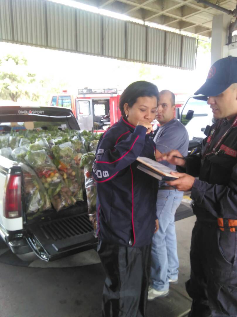 bomberos_merida's tweet photo. y al presidente de #Emcodialsa Lcdo. Alexis Sosa y su valioso equipo de trabajo por las bolsas de verduras para nuestro personal a precios economicos https://t.co/fvSobHKzQ6