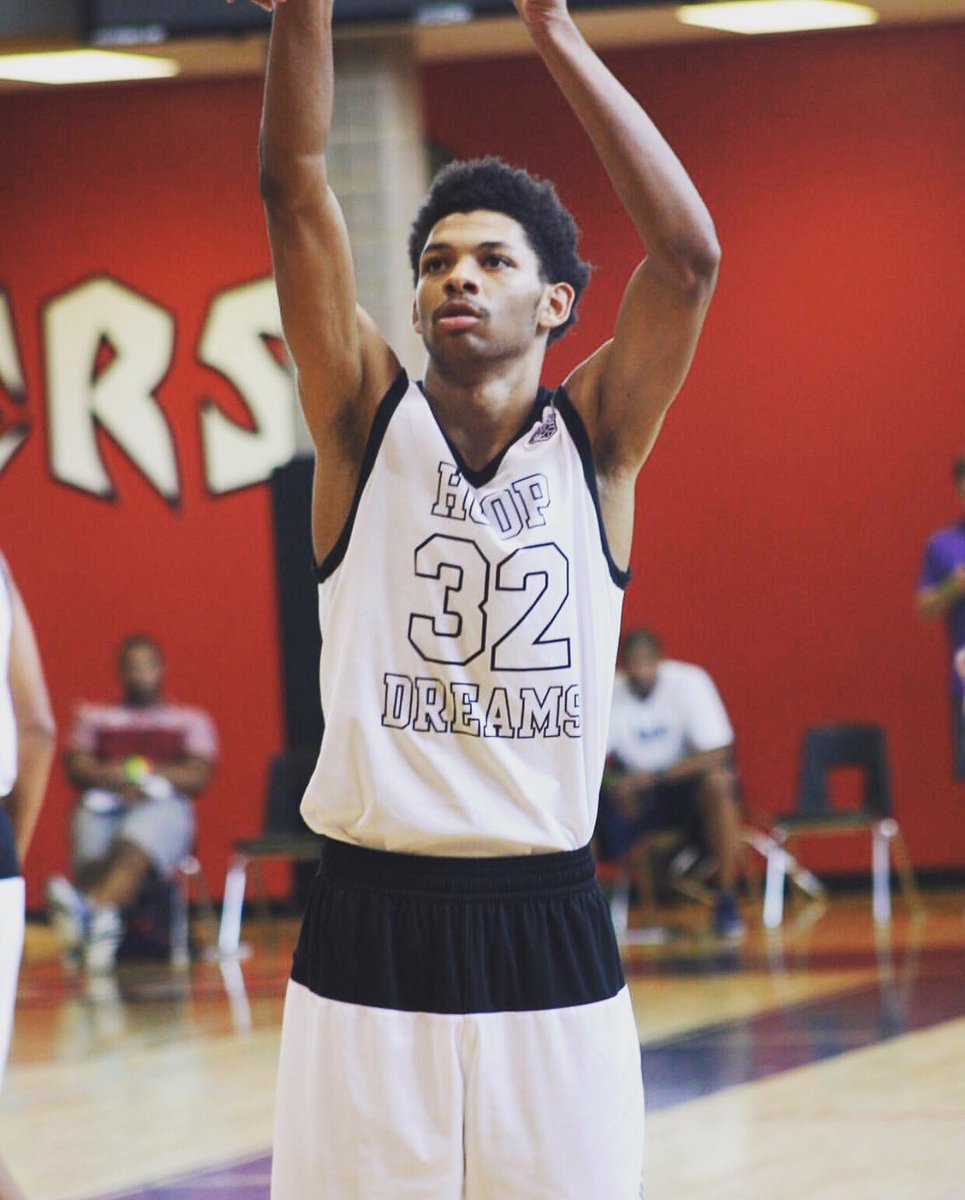 OfficialHDHoops's tweet photo. BIG congrats to HD Alum Pedro Bradshaw @PedroBshaw32 for signing with EKU today! Great things are coming ππΎ #hoopdreams #family #ekuhoops https://t.co/IPcm6sFgFS
