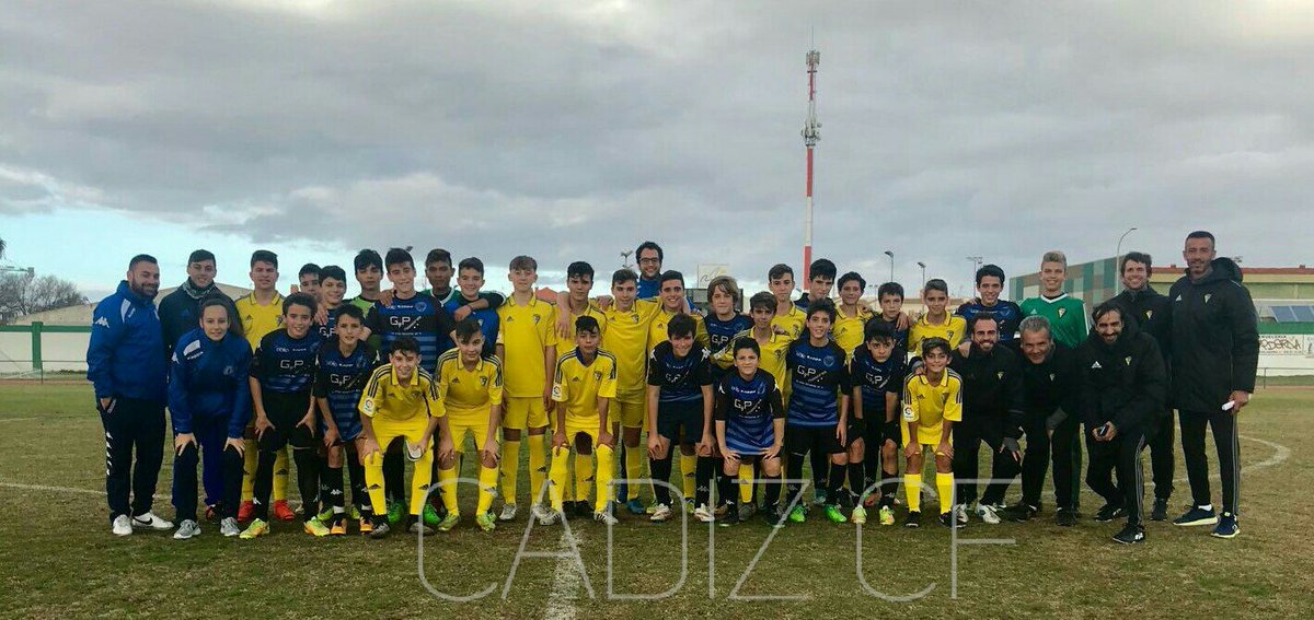 CANTERA | #RosportCupNavidad17 

El CCF Infantil ha vencido claramente al Marianistas Palencia por 2-0. 

Mañana tres partidos más: RCD Espanyol, UD Loreto y CD Rosario.