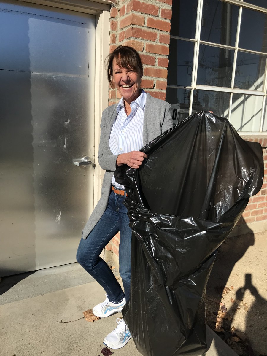 CraigComms's tweet photo. Principal of @CraigComms picking up trash to beautify the neighborhood! https://t.co/Gr2hiYWFFG
