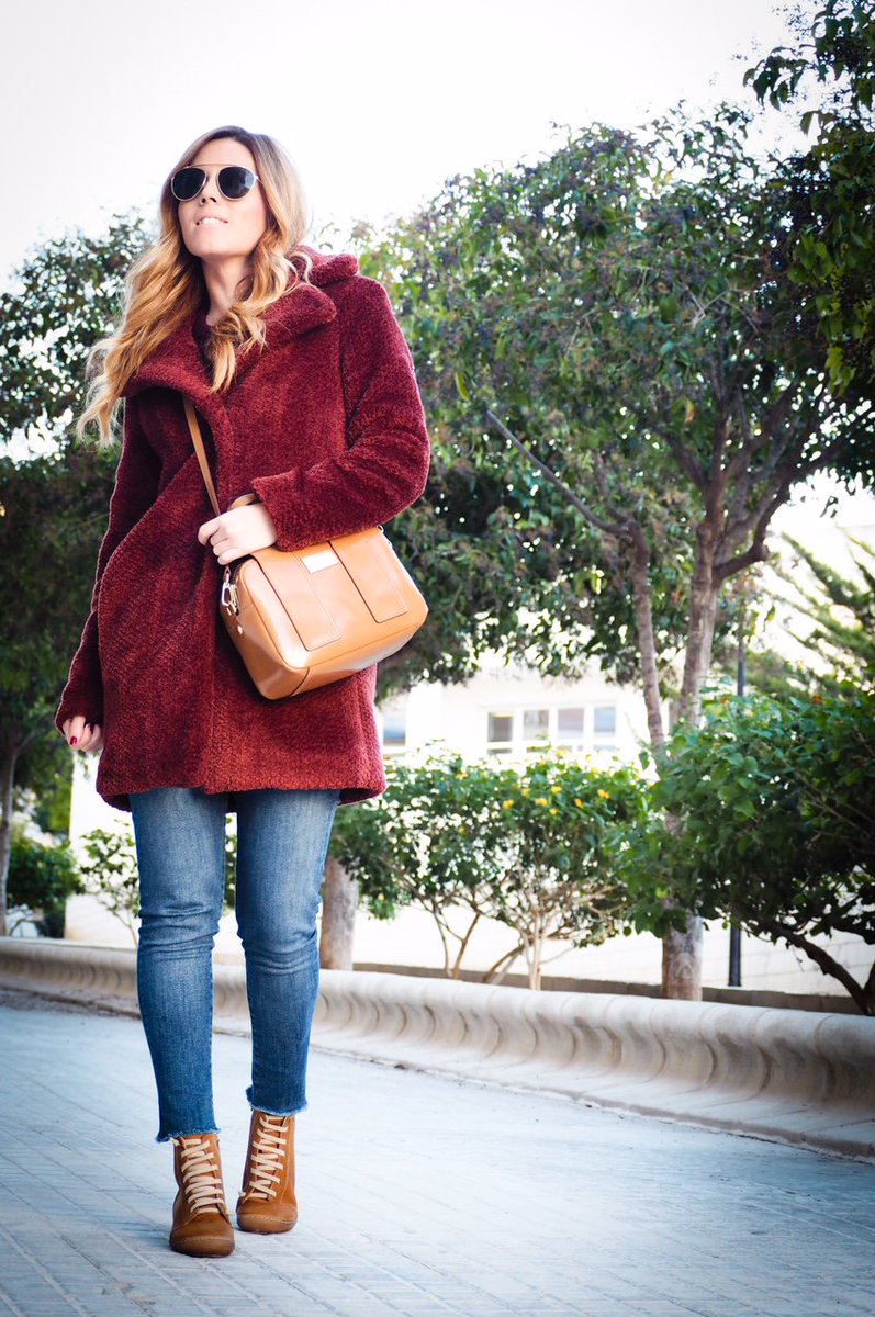 EraseShoes's tweet photo. Comfy style by Tania Agulló @trendyinlove

Una combinación cómoda y muy acertada basada en el calzado y los complementos en color cuero natural.

Apostar por la piel, el confort y la fabricación en España son valores que la joven instablogger Tania Agulló sabe apreciar. https://t.co/QixTsyN5Jd