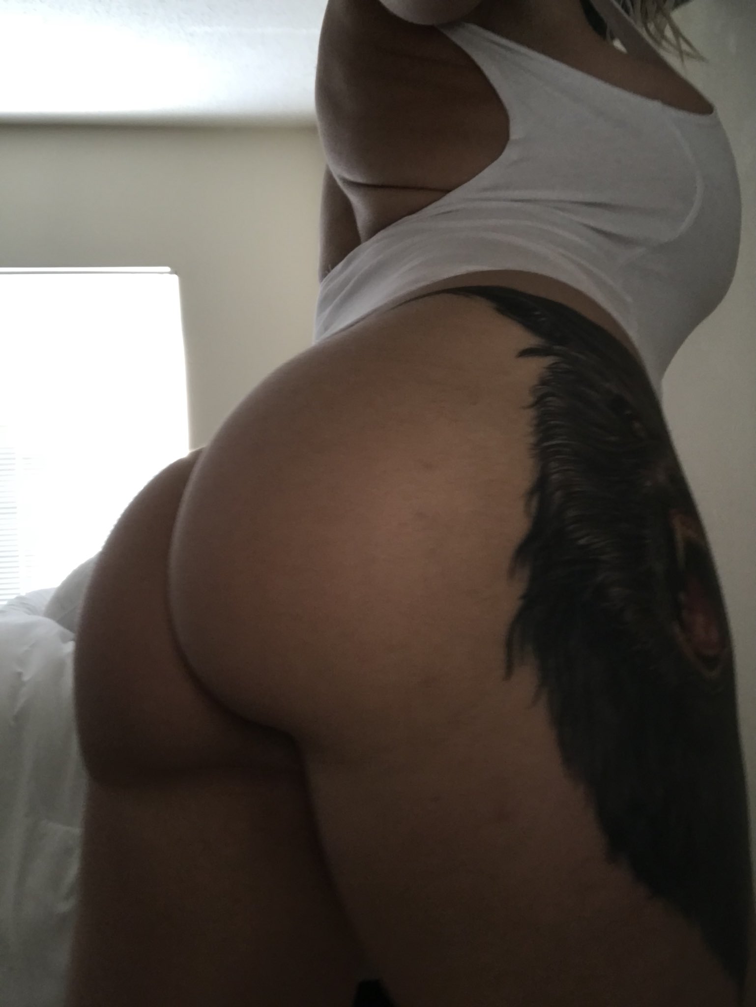 #happyhumpday #bootygains 🍑 https://t.co/uG4o8adVwl