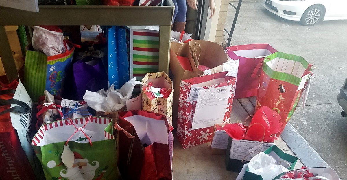 familyeldercare's tweet photo. Thank you, AUSTIN! Our amazing community ensured that all 482 clients participating in Family Eldercare's Holiday Giving Drive were sponsored! This is a RECORD number for this program! Thank you for bringing comfort and joy to those who needed it most! #HolidayGivingDrive https://t.co/9M2lRGIPJO