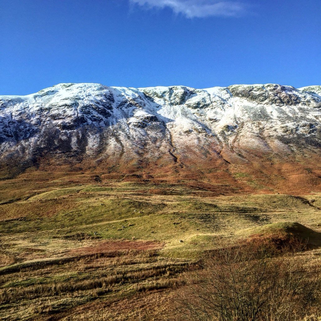 FellsandLakes's tweet photo. Stunning weather over Dunmail Raise today #workofftheturkey #thelakedistrict #exploretocreate https://t.co/YombOpA3fT