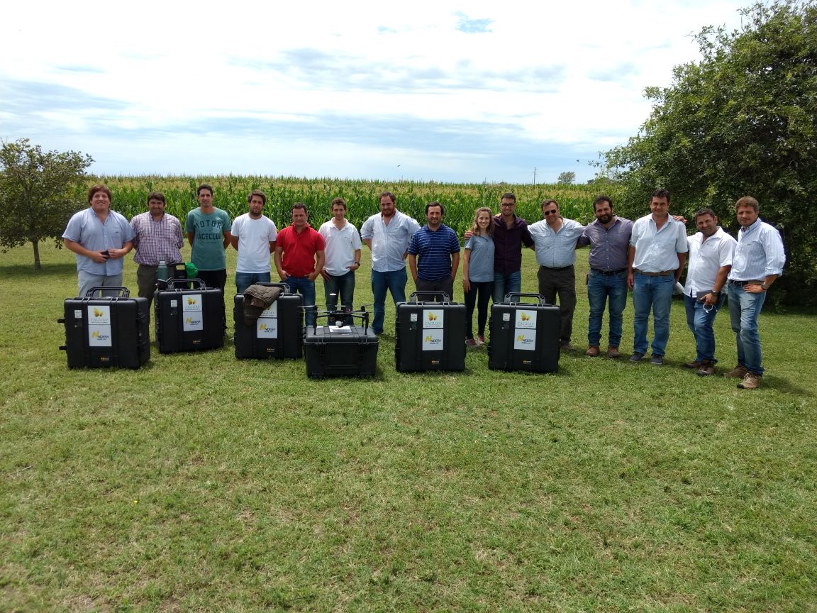 rbergmann7's tweet photo. Entregando equipos M100 y capacitando @TaguayInfo @NideraSemillas @PrecisionHawk https://t.co/HFfy6skc5i
