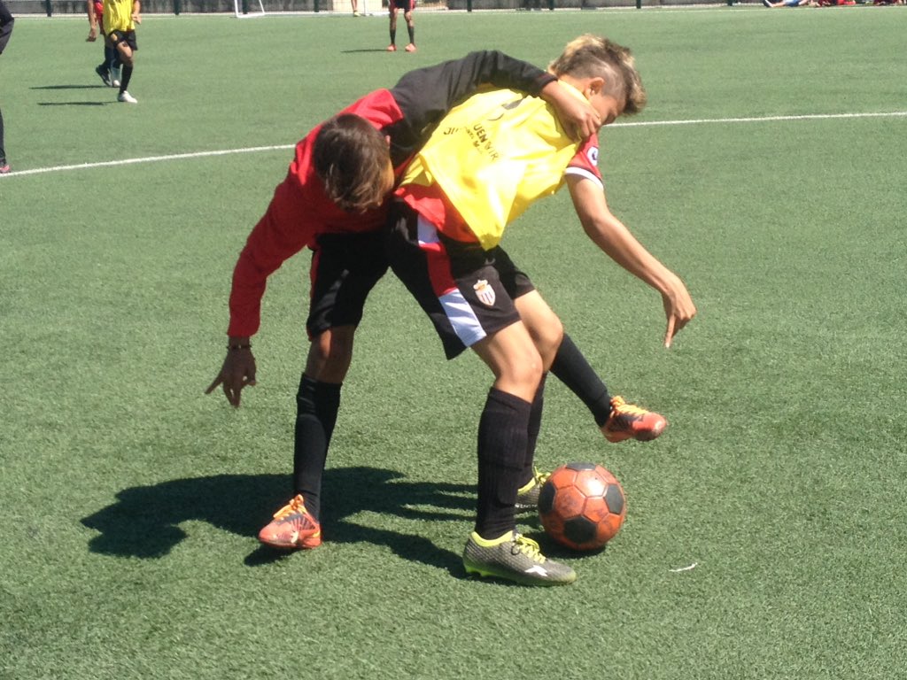 DirDeporteSM's tweet photo. ¡En el #FestivalDelFútbolInfantil todos son ganadores! 

Nuestros campeones dejan todo en la cancha demostrando el gran amor que sienten por este deporte.

#2DasOlimpiadasPorLocalidades2017
#ViveLosJuegos #INRED
#CiudadDelBuenVivir https://t.co/ymJdLOg1xp