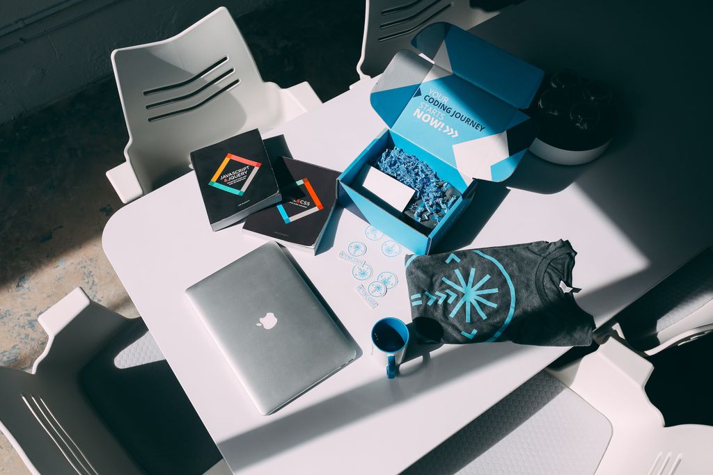 wyncode's tweet photo. Let us help you with your New Year's Resolution #codingbootcamp #digitalmarketing #uxuidesign #corptraining #resolutions https://t.co/Tm4gp48doX https://t.co/gstkhCezpx