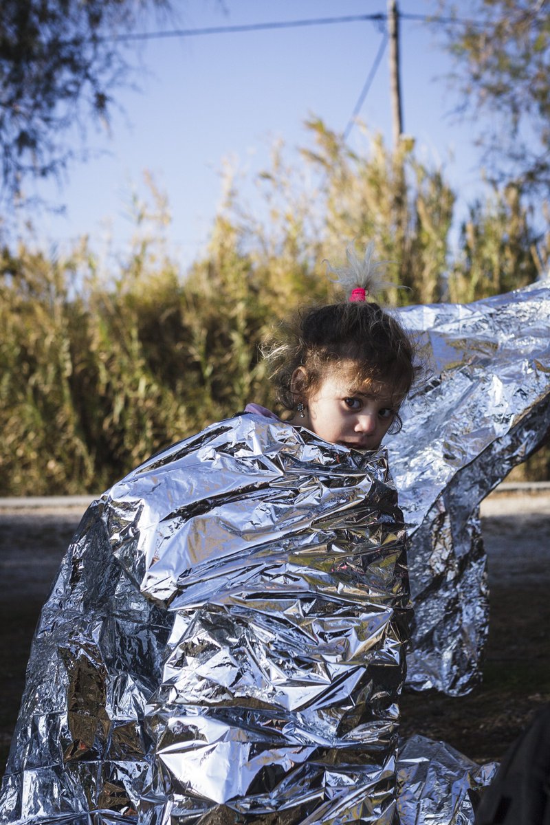 UNHCRCanada's tweet photo. Donate by midnight tonight to give the gift of warmth to #refugee children, who had to flee their homes with little more than the clothes on their backs. 

#makewinterwarm for refugees around the world and donate at:
https://t.co/Mf0LnuZMfZ https://t.co/hDc7pV0ZKD