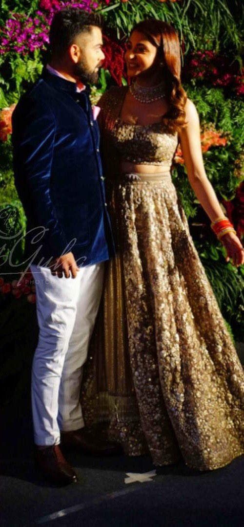  @AnushkaSharma &  @imVkohli while arriving at their reception last night   #VirushkaReception  #Virushka