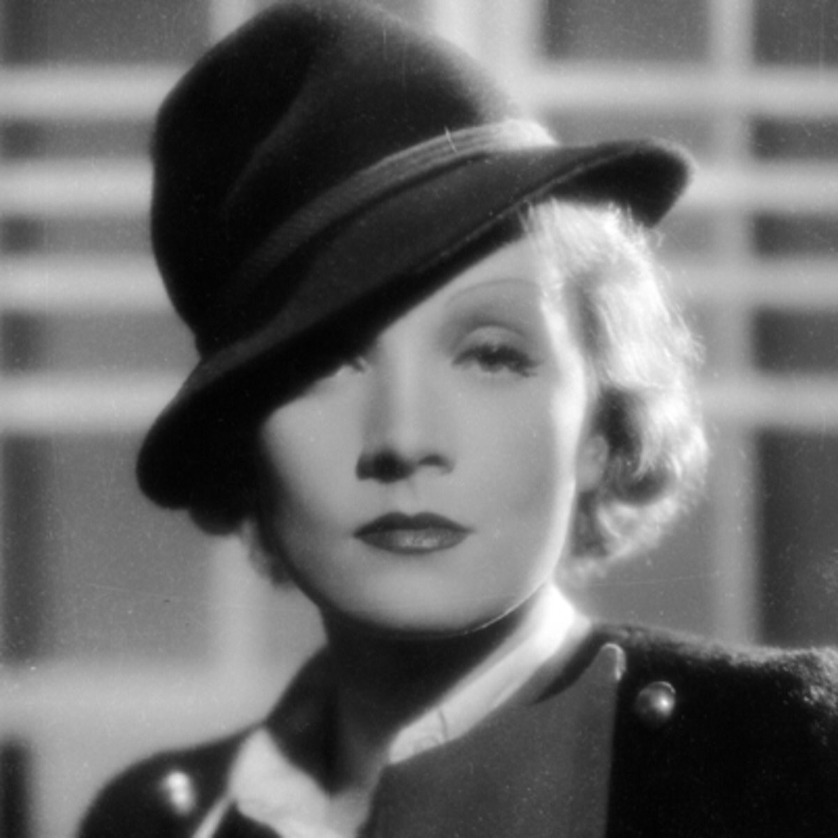 LezRepresent's tweet photo. โI dress for the image. Not for myself, not for the public, not for fashion, not for men.โ
Happy birthday to #MarleneDietrich If she wasnโt an #LBGT icon of her day then I donโt know who Is. #dapperlady #queerOftheday https://t.co/pMW9Q7OjAn