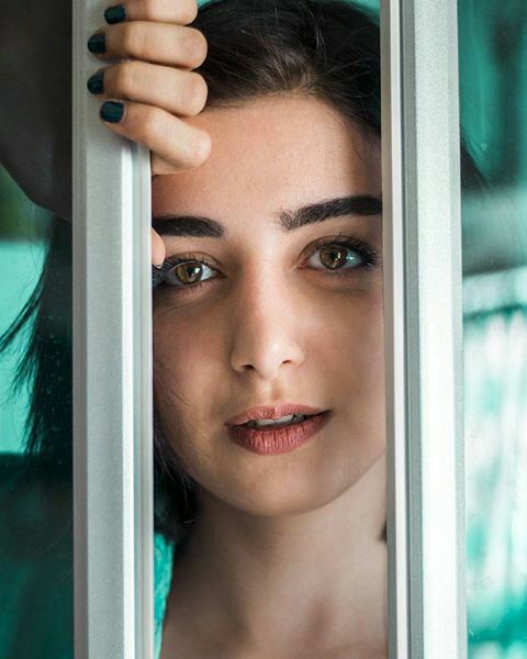 💕گوديني 💕
💕من حلم الوجع💕

💕وبچيني💕 
💕غبشة بلادمع💕

💕چذبيني💕

💕اصدك بالچذب !💕

💕روحيلي فدوه💕 
💕وآنه اجي !💕

💕تسعين فدوه العينچ .💕