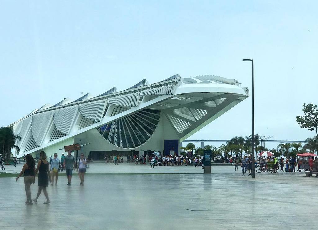 ComoViaja's tweet photo. O mais novo clássico carioca: o incrível Museu do Amanhã >tudo para sua visita no link no perfil: https://t.co/LlO1bcenFG
____________
Rio’s new classic: the must-see Museum of Tomorrow
>step by step to visit on the link on bio
#comoviaja #rio #museud… https://t.co/TrTFmKKbcI https://t.co/OVClUIJebC