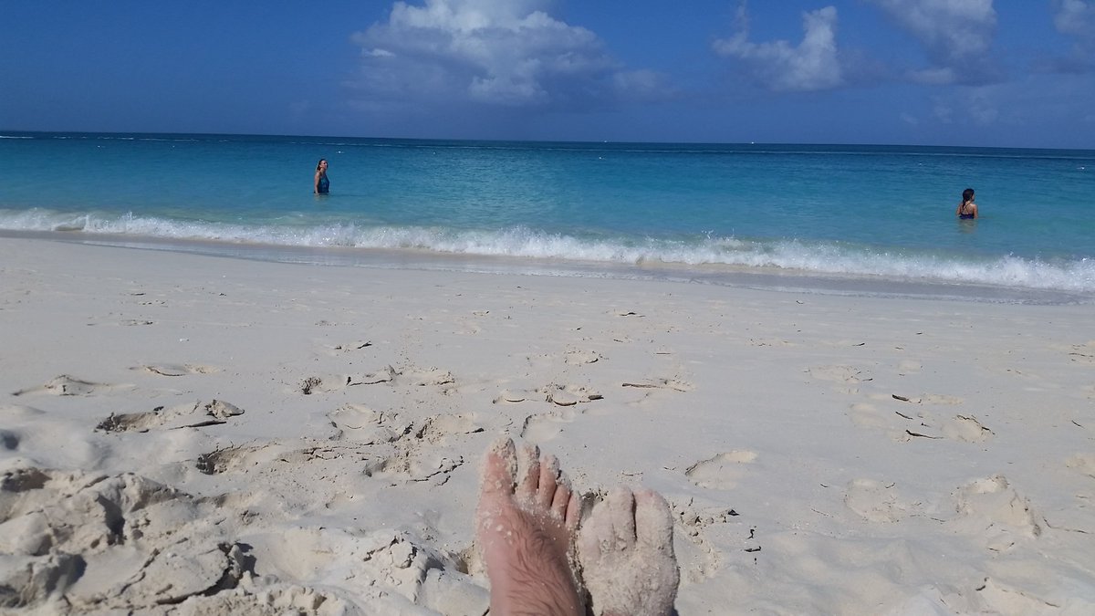 KyleRase's tweet photo. Enjoying the @dandakich Show in Turks &amp; Caicos. Happy Holidays Coach! https://t.co/iBRdxMOuGi