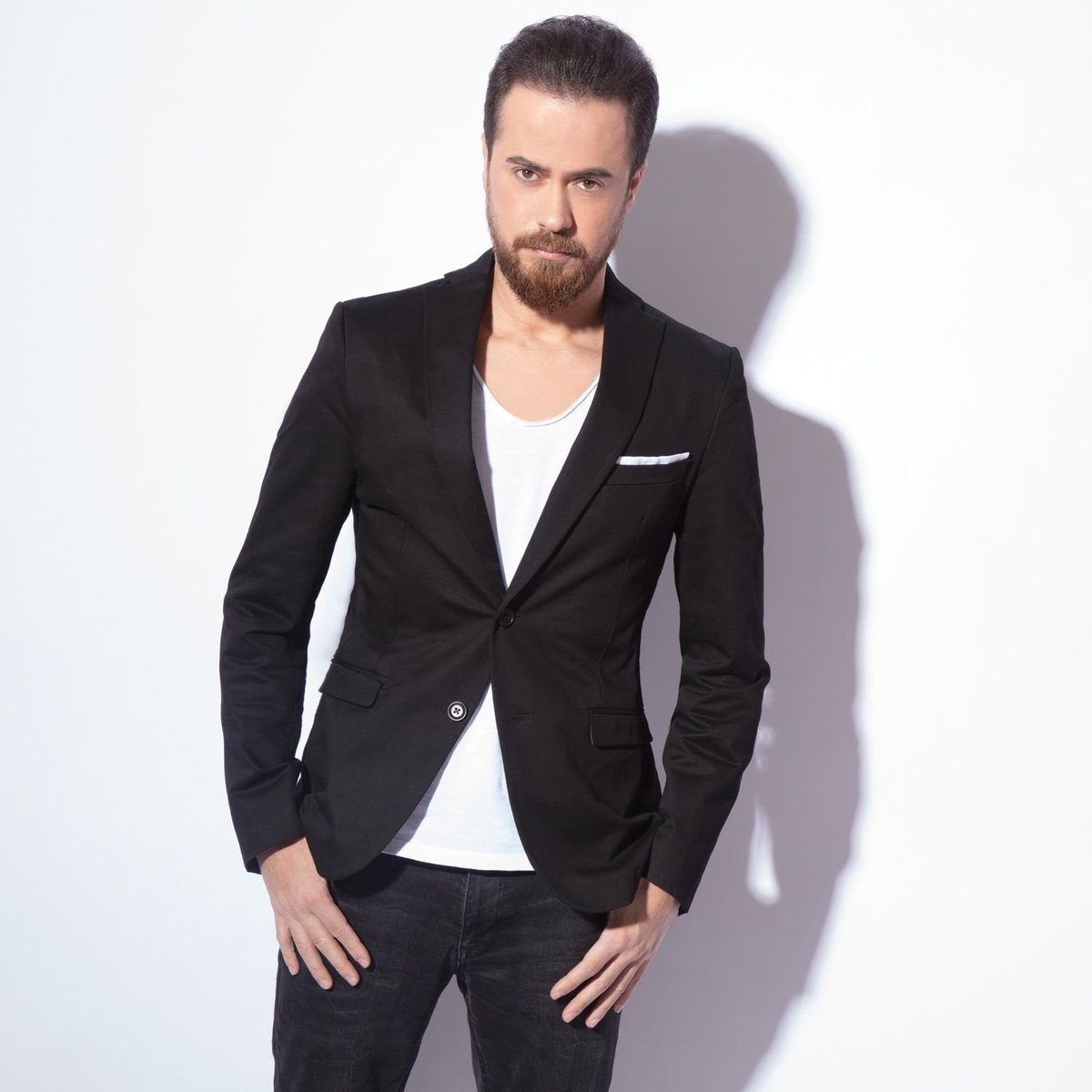 Orçun Kurtoğlu, Poll Production etiketiyle yayınlanan "Sen Varsın İyi Ki" albümünün ikinci video klibini "Gönlümün Feri" şarkısına çekti! <a href="/orcunkurtoglu/">Orçun Kurtoglu</a> <a href="/mineayman/">Mine Ayman</a> <a href="/pollproduction/">Poll Production</a> sozmuzik.com/index.php?name…